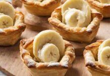 Prendi un rotolo di sfoglia e due banane ci fai una merenda da campioni Cestini di pasta sfoglia con le banane - RicettaSprint