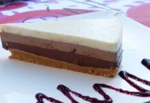 Cheesecake al triplo cioccolato: 3 strati di goduria assoluta facilissima da realizzare! ricettasprint.it