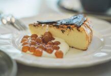 Cheesecake di yogurt e ricotta, la gusti a qualunque ora e non metti un grammo! Vuoi preparare un dessert che sia adatto a tutte le esigenze? Devi provare questa Cheesecake di yogurt e ricotta, la gusti a qualunque ora e non metti un grammo! ricettasprint.it