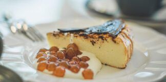 Vuoi preparare un dessert che sia adatto a tutte le esigenze? Devi provare questa Cheesecake di yogurt e ricotta, la gusti a qualunque ora e non metti un grammo! ricettasprint.it