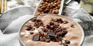 Cioccolata calda alle mandorle: scalda le tue giornate con tanta dolcezza ricettasprint.it