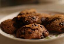Cookies al caffè e cioccolato: sono i miei biscotti light preferiti provali anche tu! Cookies al caffè e cioccolato: sono i miei biscotti light preferiti provali anche tu! ricettasprint.it