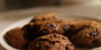 Cookies al caffè e cioccolato: sono i miei biscotti light preferiti provali anche tu! ricettasprint.it