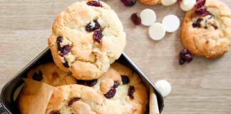 Cookies uvetta e cioccolato bianco, deliziosi da sgrocchiare anche dopo cena ricettasprint.it