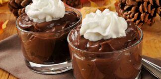 Crema al cioccolato senza uova, latte e burro gustosa cucchiaio dopo cucchiaio e ti sentirai leggera come una piuma