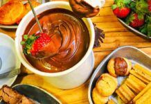 Fonduta al cioccolato: ecco la ricetta che accompagnerà le tue feste ricettasprint.it