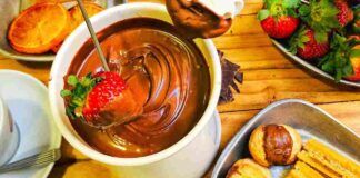 Fonduta al cioccolato: ecco la ricetta che accompagnerà le tue feste ricettasprint.it