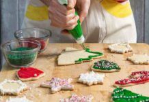 Glassa per decorare i biscotti di Natale, la ricetta leggera si prepara senza uova e in pochissimi minuti!