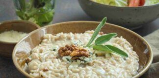 Gorgonzola e noci due ingredienti semplici per preparare un risotto cremoso e dal sapore avvolgente
