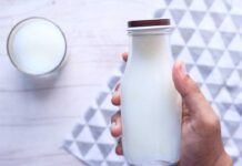 Il latte sui vestiti è meglio della candeggina: ecco cosa puoi farci