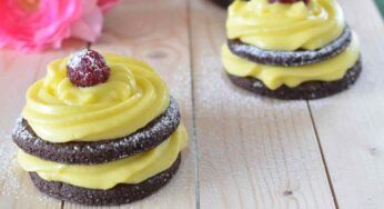 Millefoglie di biscotti con crema pasticcera: spariranno in un battibaleno