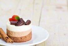 Mousse ai tre cioccolati non ci sono parole per descrivere tanta bontà, finirà in soli due bocconi