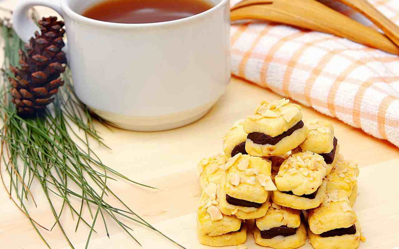 Nascondini mandorlati: prepara in casa, i biscotti tanto amati dai bambini e non solo! ricettasprint.it