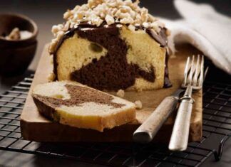 Non è il solito plumcake marmorizzato, questo si che è speciale, aggiungo la glassa e le noci e sparisce in un lampo