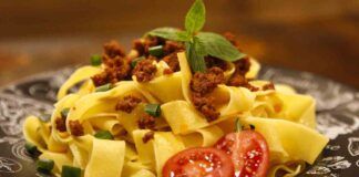 Pappardelle al macinato fritto: in 10 minuti porterai in tavola un piatto speciale ricettasprint.it