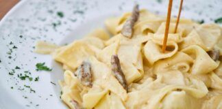 Pappardelle cremose con straccetti di carne, in 10 minuti ecco un piatto davvero delizioso ricettasprint.it