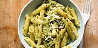 Pasta al pesto, ricetta con ingrediente segreto - RicettaSprint