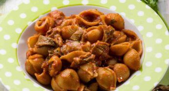 Altro che la solita boscaiola, assaggia questa pasta con funghi e pesto di pomodoro con la ricetta dello chalet di montagna
