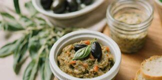 Pesto di zucca alle olive, una ricetta per mille usi, buonissimo anche sulle bruschette ricettasprint.it