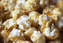 Pop corn miele e cioccolato bianco: è ora di guardare il film preferito con uno stuzzicante spuntino Pop corn miele e cioccolato bianco: è ora di guardare il film preferito con uno stuzzicante spuntino ricettasprint.it