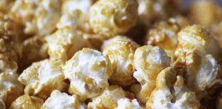 Pop corn miele e cioccolato bianco: è ora di guardare il film preferito con uno stuzzicante spuntino ricettasprint.it