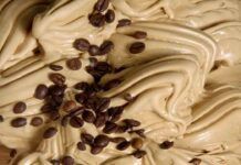 Solo acqua e del caffè solubile, realizzi una crema al caffè leggerissima, concediti un momento di relax senza rimorsi