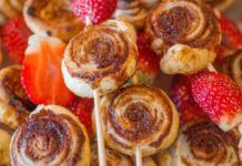 Girelle di sfoglia caramellate, pochi ingredienti e tanta fantasia, per uno spuntino dolce sfiziosissimo Spiedini di girelle caramellate, pochi ingredienti e tanta fantasia, per uno spuntino dolce sfiziosissimo ricettasprint.it