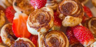 Spiedini di girelle caramellate, pochi ingredienti e tanta fantasia, per uno spuntino dolce sfiziosissimo ricettasprint.it