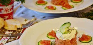Tartara di pomodorini e salmone: ecco un'idea sbrigativa per arricchire la tavola per le feste ricettasprint.it