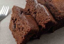 Ti faccio un dolce al cioccolato light, senza uova, latte, farina con solo 2 ingredienti Torta con due ingredienti - RicettaSprint