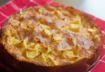 Torta di mele al profumo di limone, sarà morbidissima, leggera e pronta in un attimo