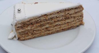 Torta nocciolata di biscotti, 15 minuti e sarà pronta, per colazioni o dessert da favola!