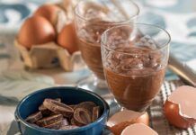 Zabaione al cioccolato fondente, un tripudio di irresistibile dolcezza che si gusta anche al cucchiaio ricettasprint.it