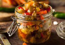 Immancabile a Natale la giardiniera sott’aceto, costa come l’oro: preparala tu quest’anno e farai un figurone giardiniera di Natale