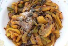 Padellata di peperoni del contadino, li cucina senza spellarli ma non te ne accorgi