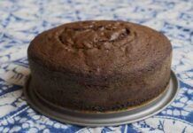 Torta alla gianduia con i gianduiotti e che fai un ciuffo di panna non ce lo metti, spacca