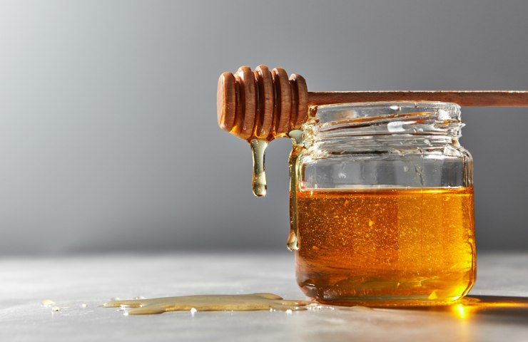 Fa bene mangiare miele ogni giorno e che cosa succede se lo fai