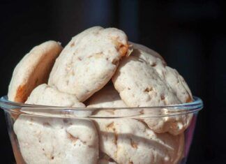 Biscotti allo strutto: ricetta antica con un tocco moderno al caramello, uno non basta devi fare il bis! ricettasprint.it