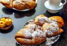 Impasto sofficissimo e ripieno sorprendente, oggi ci mangiamo delle brioche alle mele come mai provate prima! ricettasprint.it