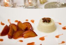 Budino all'anice e vaniglia, ci metti vicino le prugne caramellate e prepari un dessert natalizio fantastico ricettasprint.it