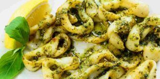 Con una manciata di basilico e limone, preparo il condimento perfetto per i calamari, provala a Natale! ricettasprint.it