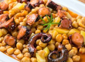 Che ne dici del polpo con ceci e patate alla vigilia di Natale Abbandoniamo un po' la tradizione, vedrai che non deluderai nessuno