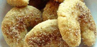 Sfiziosi biscotti ricoperti di cannella e zucchero: i Cornettini frollati, te li mangi a colazione o anche dopo cena ricettasprint.it