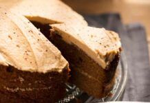 Da quando aggiungo la crema al caffè sulla torta la cioccolato non deludo nessuno, tutti fanno il bis Da quando aggiungo la crema al caffè sulla torta la cioccolato non deludo nessuno, tutti fanno il bis