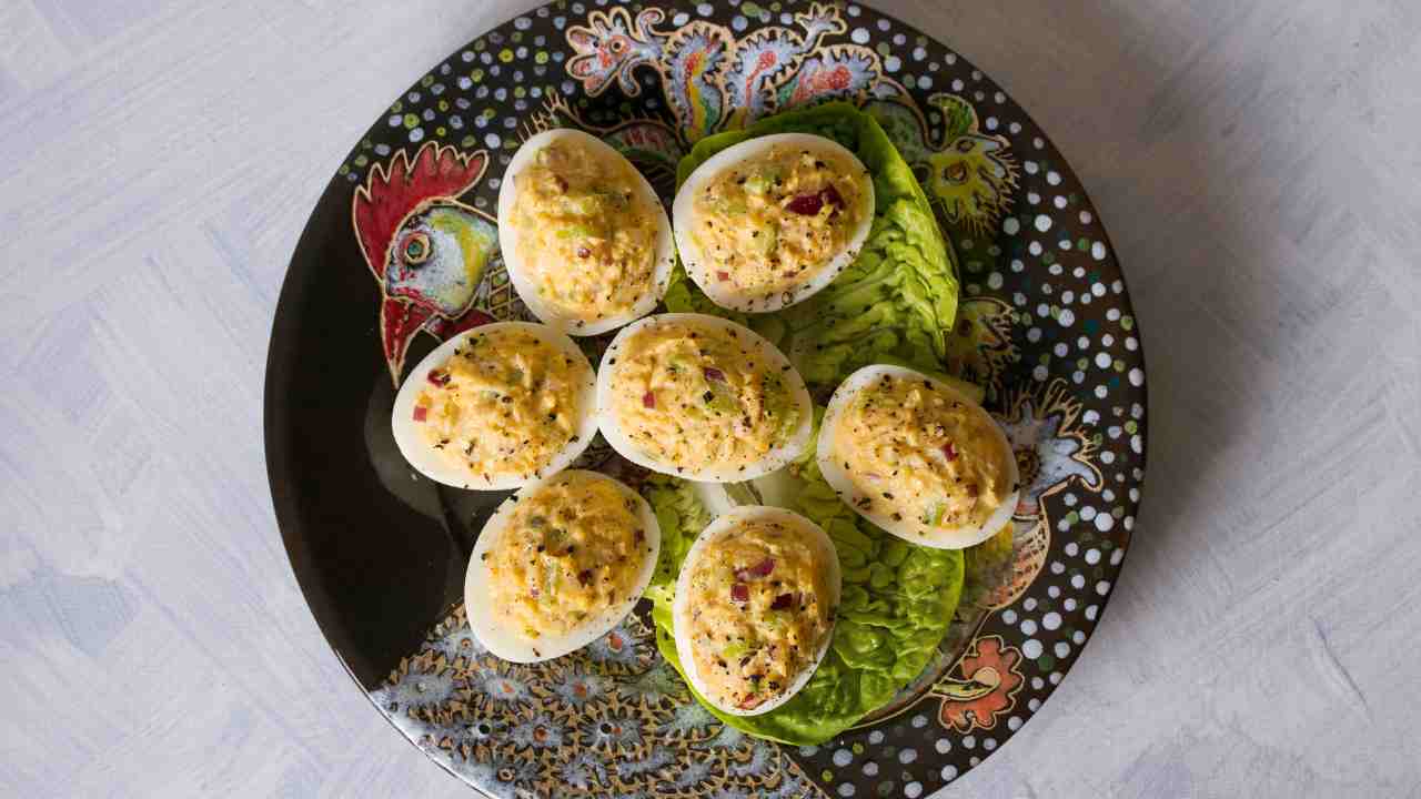 Da quando le uova tonnate le faccio senza maionese, le mangiano tutti sono più leggere e molto più buone