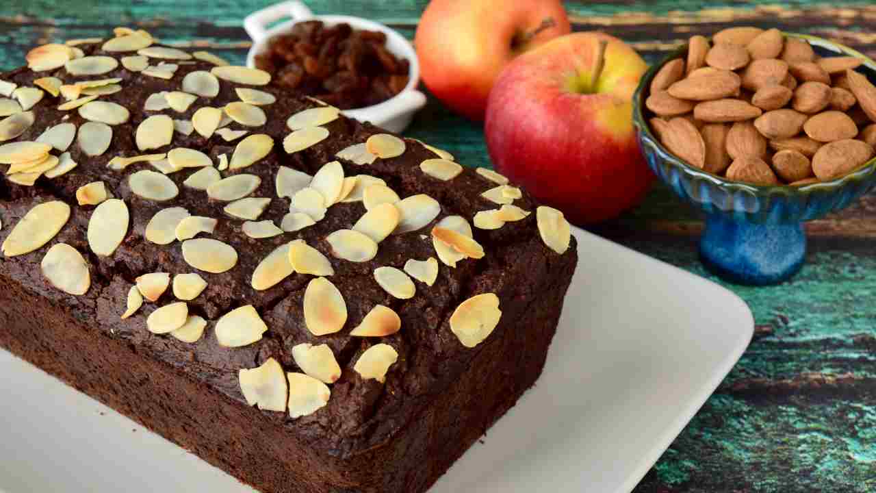 Da quando unisco le mele all'impasto di cioccolato preparo una torta soffice e gustosa, anche i piccoli l'adorano