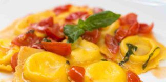 Guarda cosa ti preparo con una busta di ravioli e pomodori salvi il pranzo a tutta la famiglia