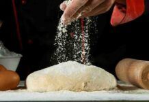 Prendi l’impasto della pizza e facci il dolce delle nonne, vedrai che colazione bomba! Impasto della pizza fritto - RicettaSprint