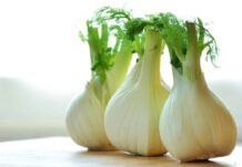 Se vuoi rendere spettacolare i finocchi, basta che aggiungi questa salsa e saranno buonissimi Ricetta dell'insalata speciale con i finocchi - RicettaSprint