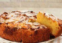Mele e pere ti servono per preparare la torta più buona in assoluto solo 150 Kcal a fetta